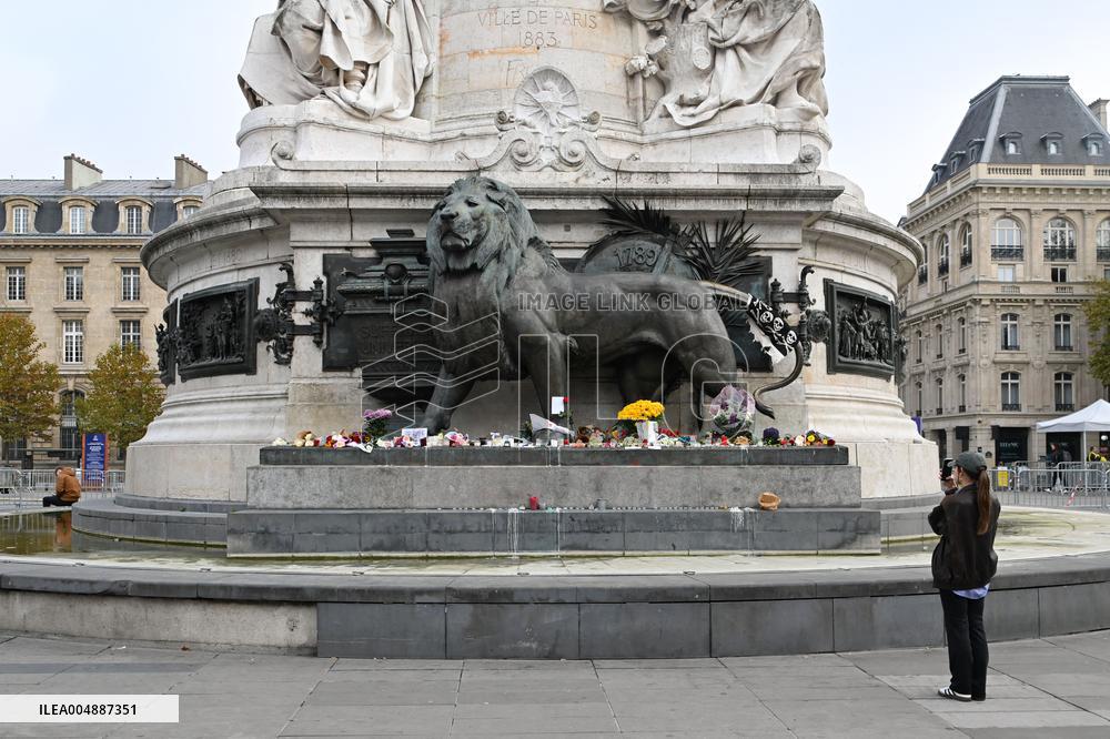 Dix ans apres les attentats du 13 Novembre, les Parisiens se recueillent place de la Republique.
