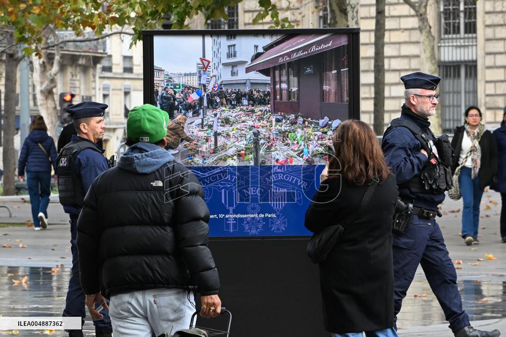 Dix ans apres les attentats du 13 Novembre, les Parisiens se recueillent place de la Republique.