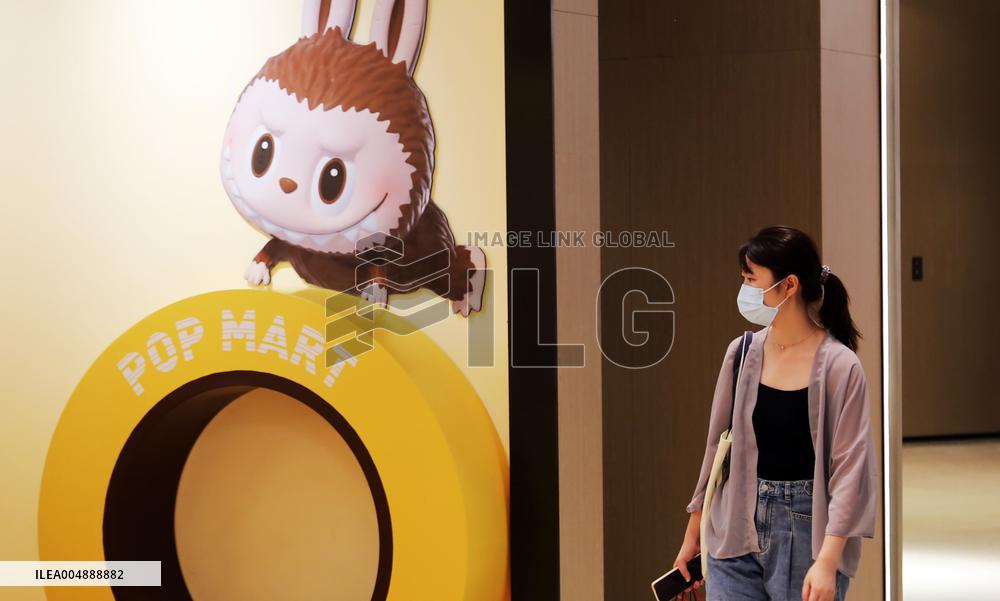 POP MART IP Labubu