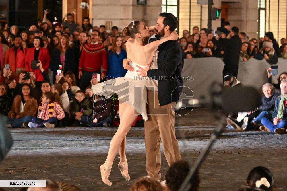 Christmas Lights Illuminate Faubourg Saint Honore - Paris