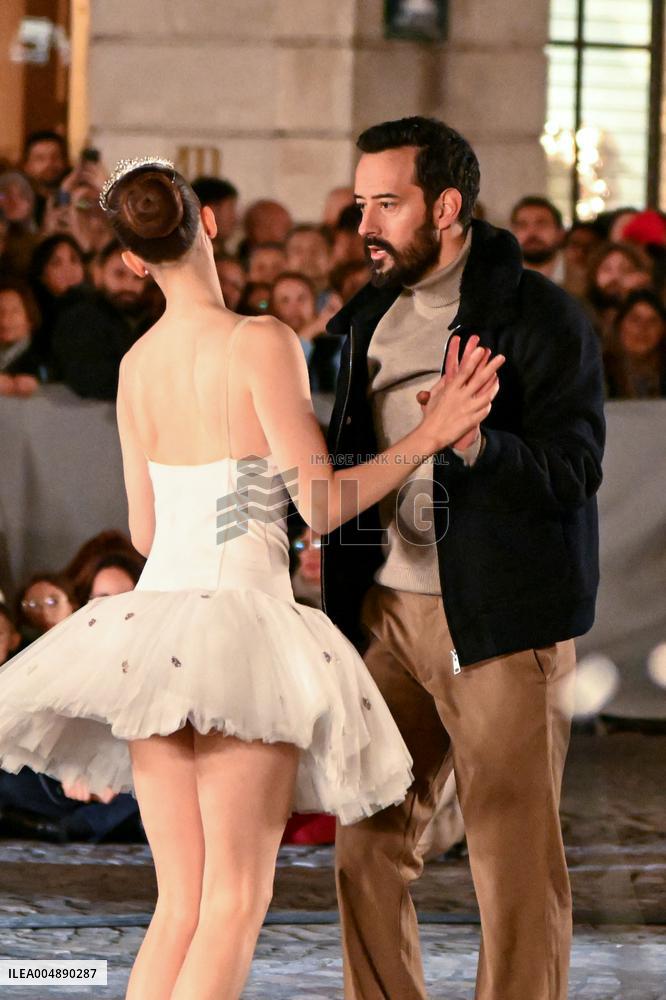 Christmas Lights Illuminate Faubourg Saint Honore - Paris