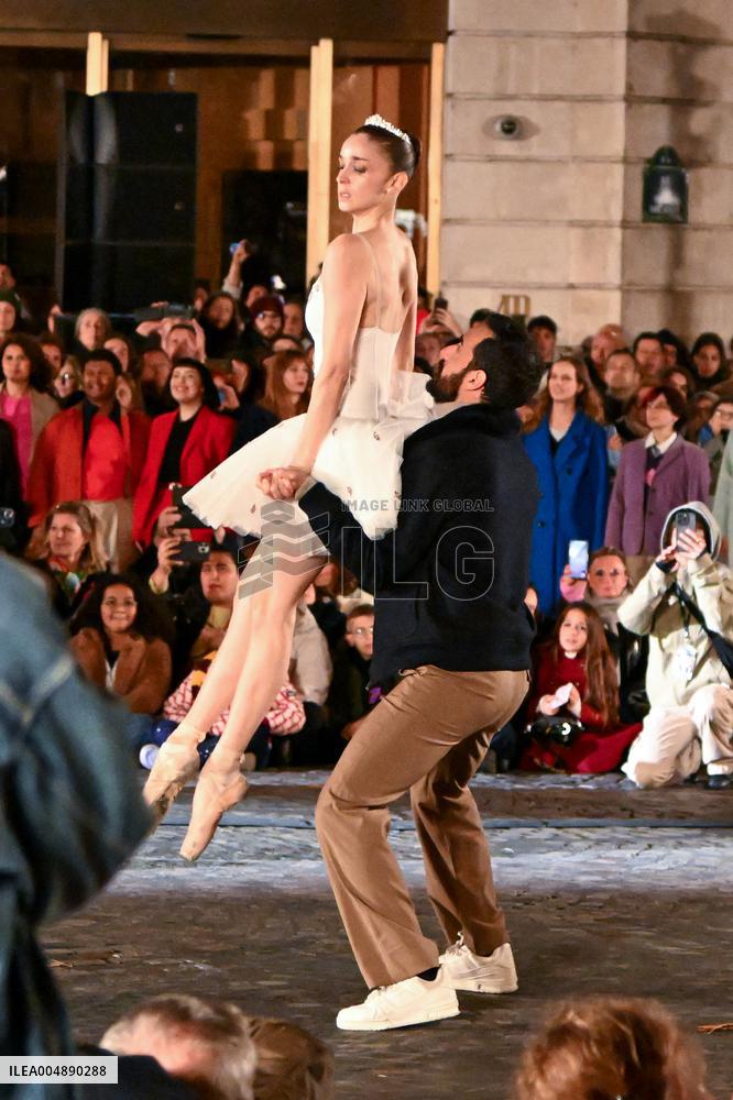 Christmas Lights Illuminate Faubourg Saint Honore - Paris