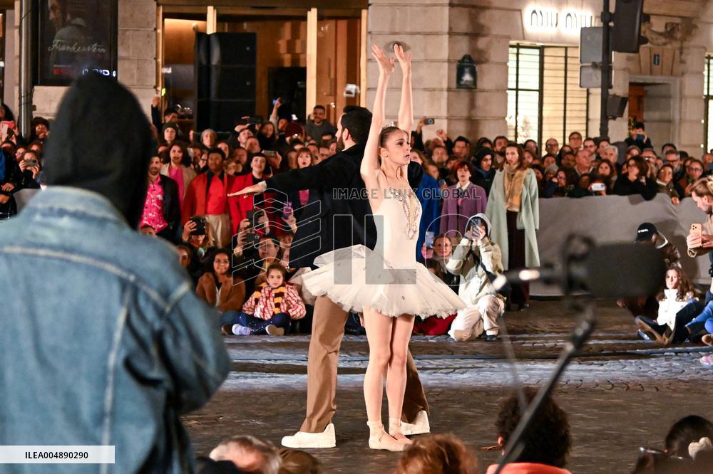 Christmas Lights Illuminate Faubourg Saint Honore - Paris