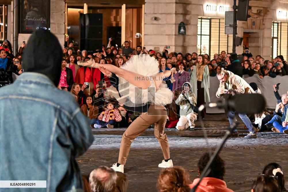 Christmas Lights Illuminate Faubourg Saint Honore - Paris