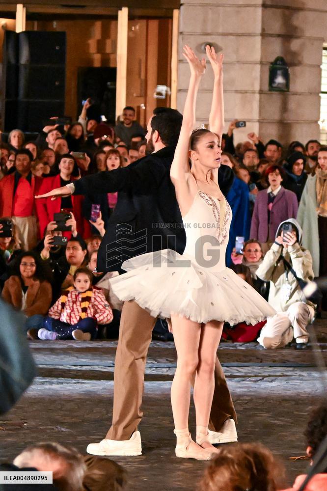 Christmas Lights Illuminate Faubourg Saint Honore - Paris