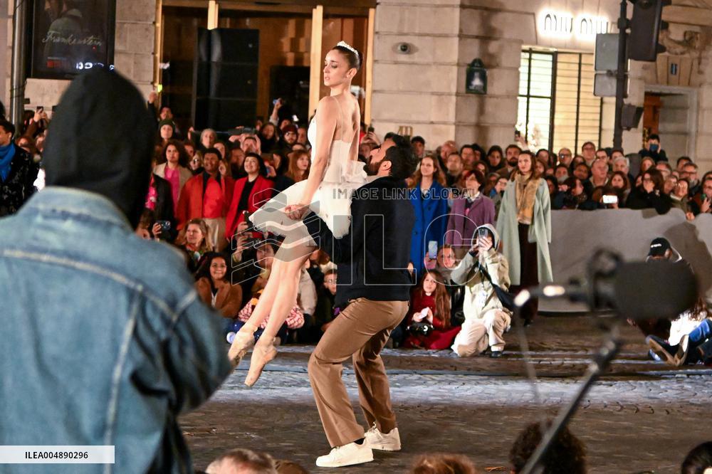 Christmas Lights Illuminate Faubourg Saint Honore - Paris