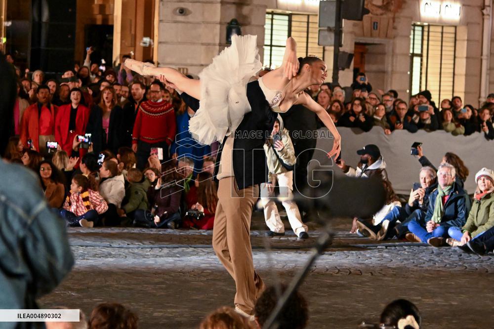 Christmas Lights Illuminate Faubourg Saint Honore - Paris