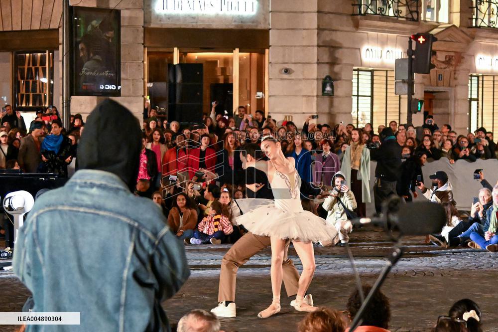 Christmas Lights Illuminate Faubourg Saint Honore - Paris