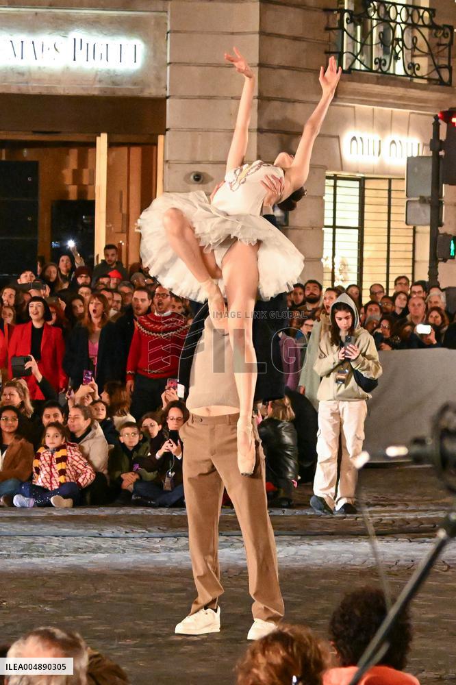 Christmas Lights Illuminate Faubourg Saint Honore - Paris