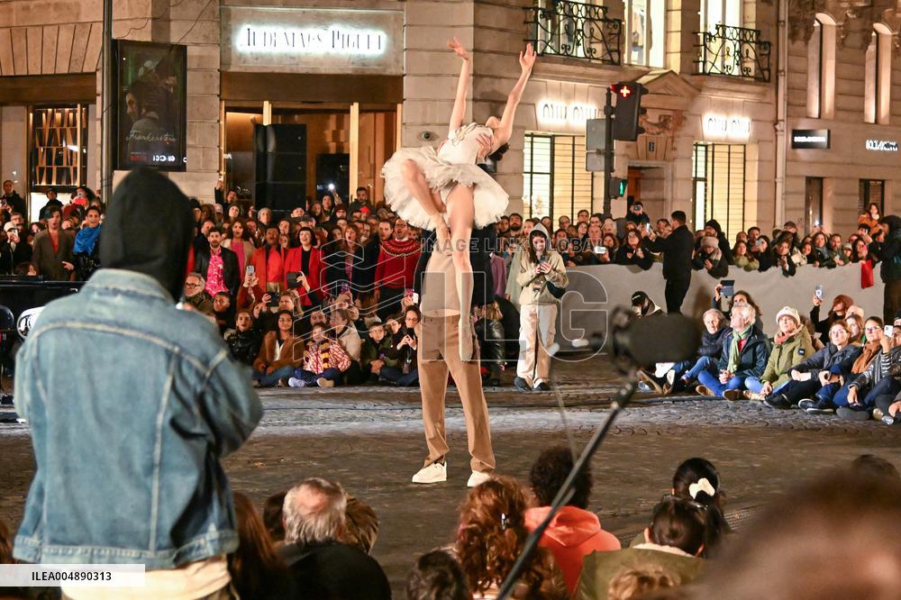 Christmas Lights Illuminate Faubourg Saint Honore - Paris