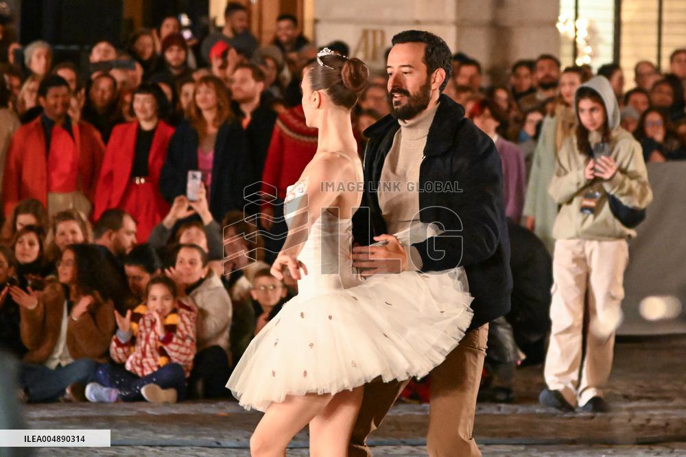 Christmas Lights Illuminate Faubourg Saint Honore - Paris