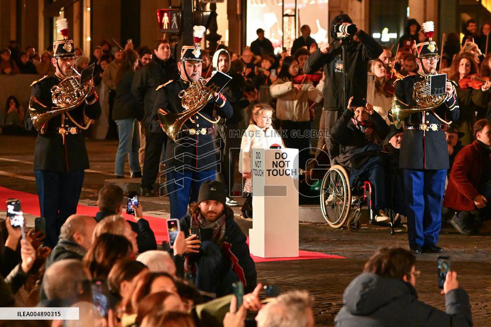 Christmas Lights Illuminate Faubourg Saint Honore - Paris