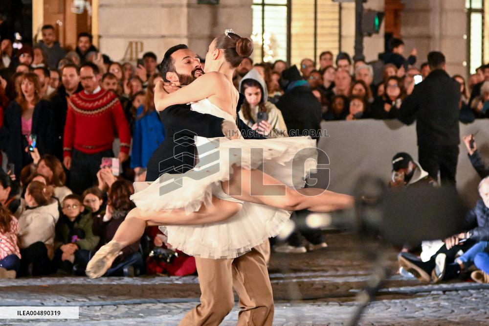 Christmas Lights Illuminate Faubourg Saint Honore - Paris