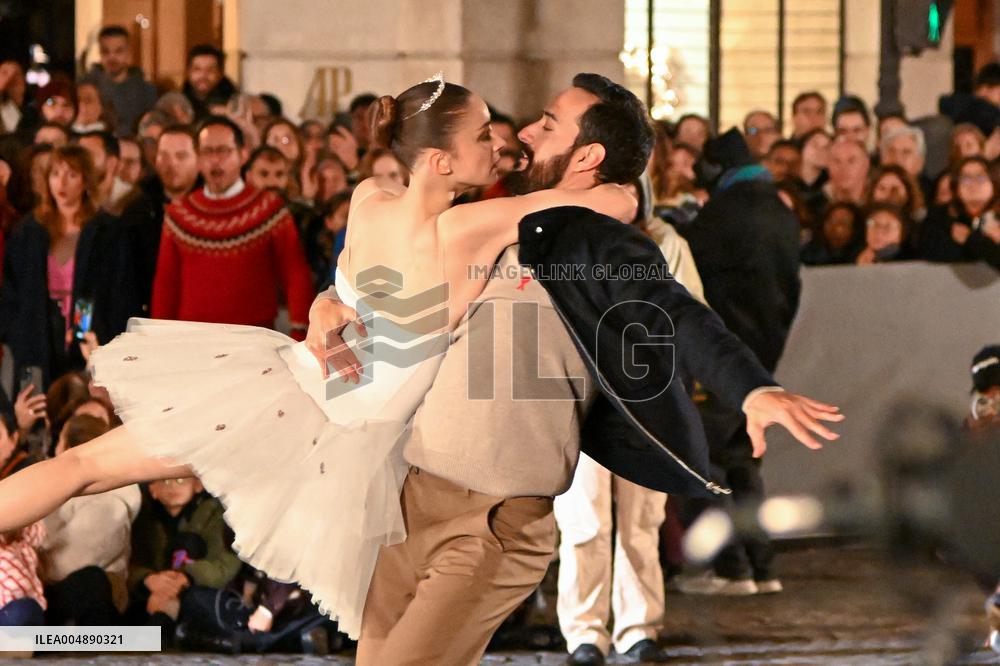 Christmas Lights Illuminate Faubourg Saint Honore - Paris