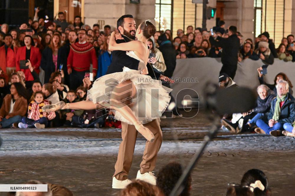 Christmas Lights Illuminate Faubourg Saint Honore - Paris