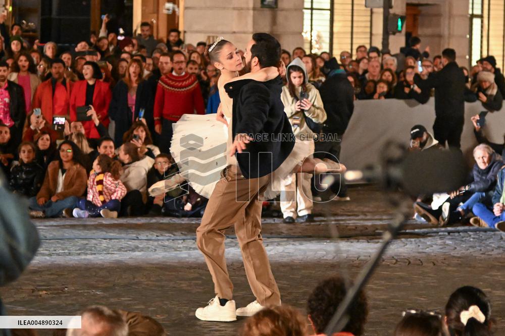 Christmas Lights Illuminate Faubourg Saint Honore - Paris