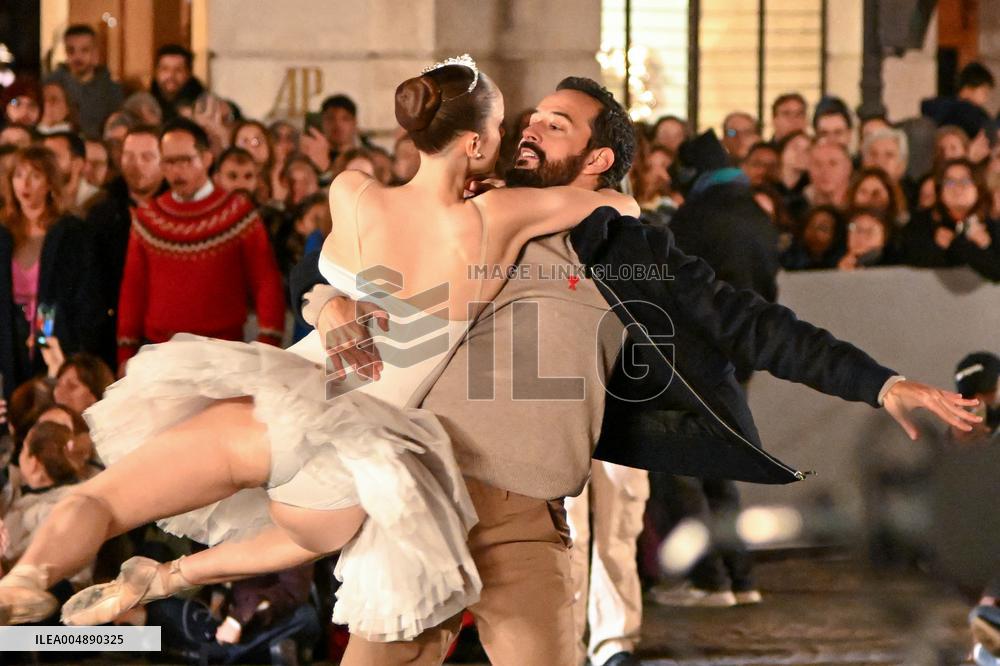 Christmas Lights Illuminate Faubourg Saint Honore - Paris