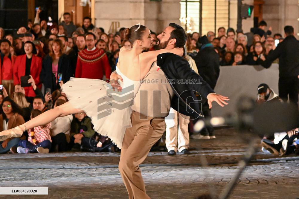 Christmas Lights Illuminate Faubourg Saint Honore - Paris