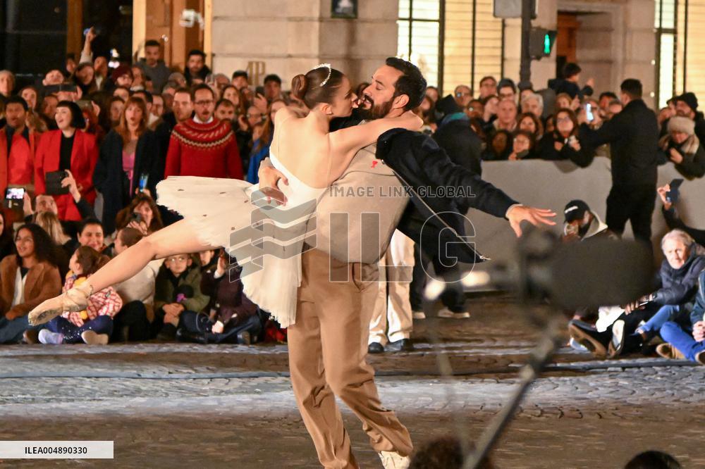 Christmas Lights Illuminate Faubourg Saint Honore - Paris