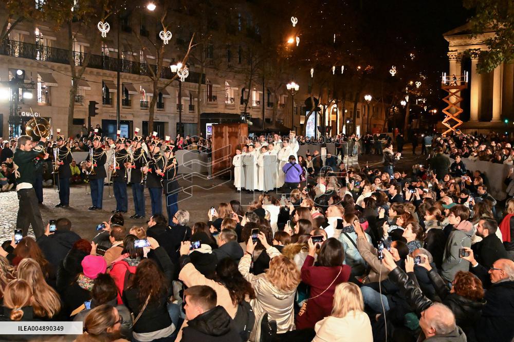 Christmas Lights Illuminate Faubourg Saint Honore - Paris