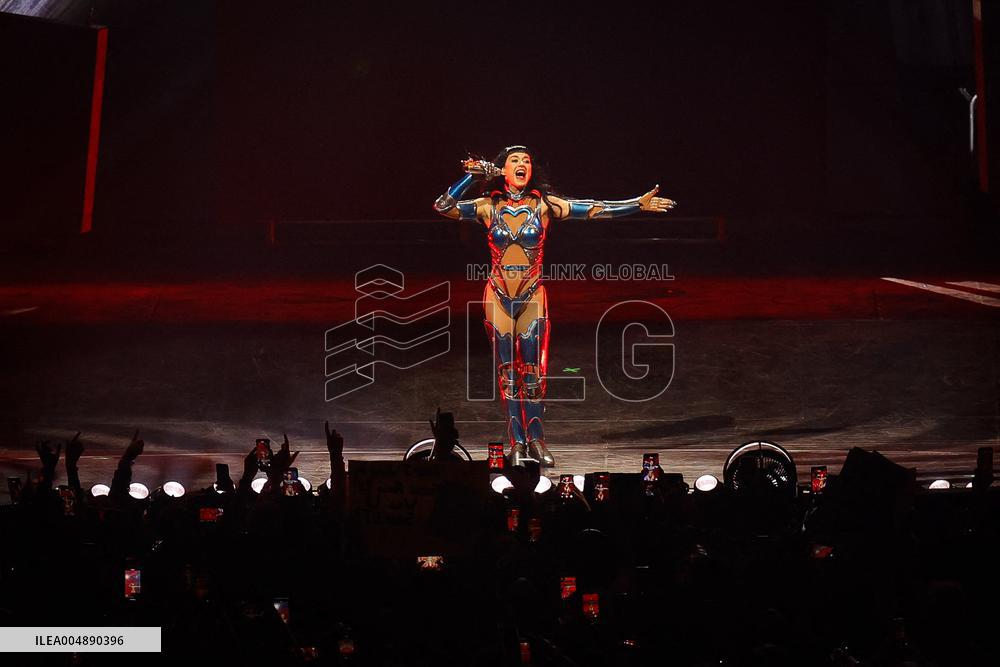 Katy Perry Performs in Barcelona
