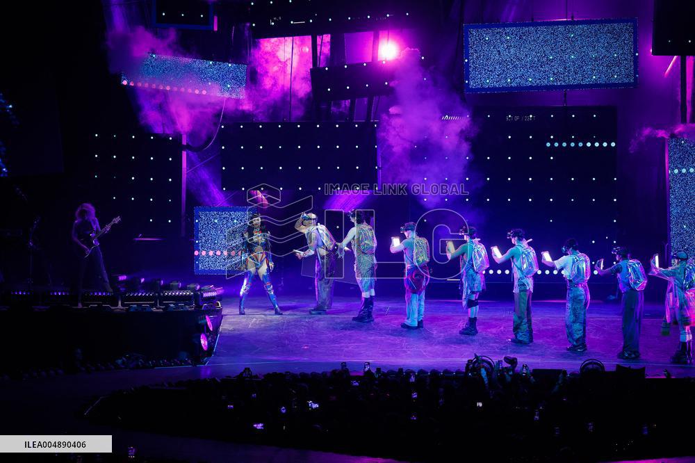 Katy Perry Performs in Barcelona