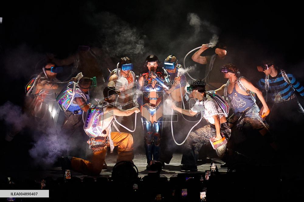 Katy Perry Performs in Barcelona