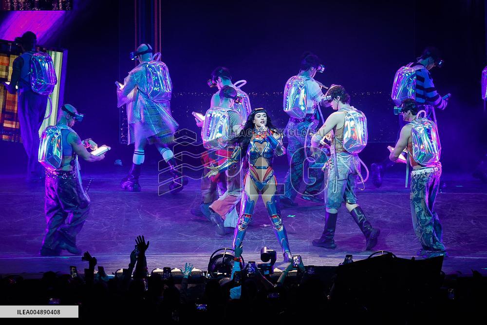 Katy Perry Performs in Barcelona