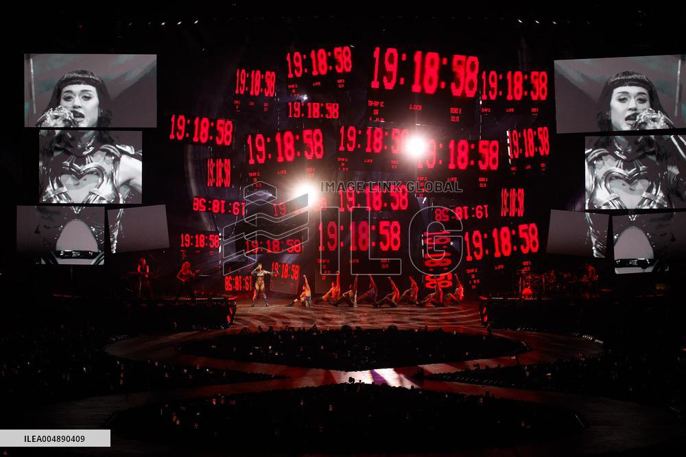 Katy Perry Performs in Barcelona