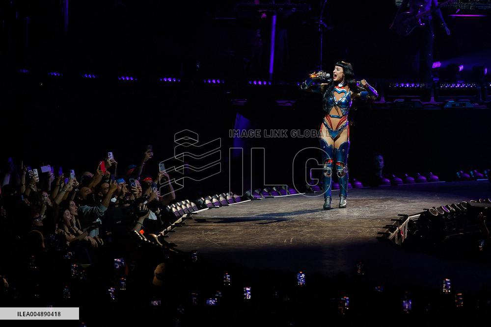 Katy Perry Performs in Barcelona