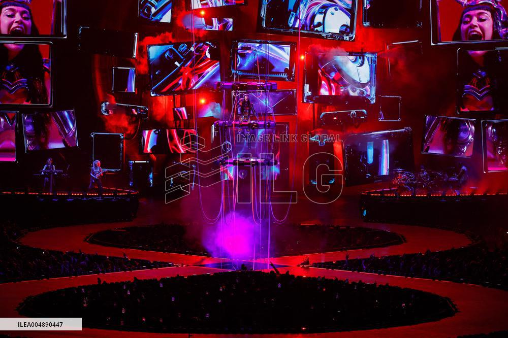 Katy Perry Performs in Barcelona