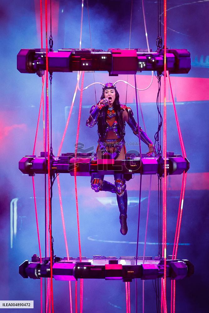 Katy Perry Performs in Barcelona