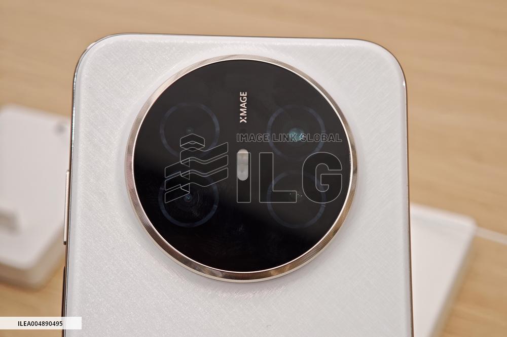 Huawei Mate 70 Air Phone