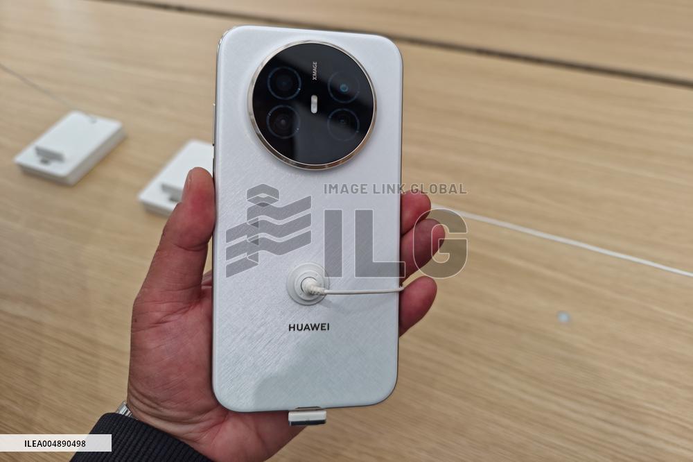 Huawei Mate 70 Air Phone