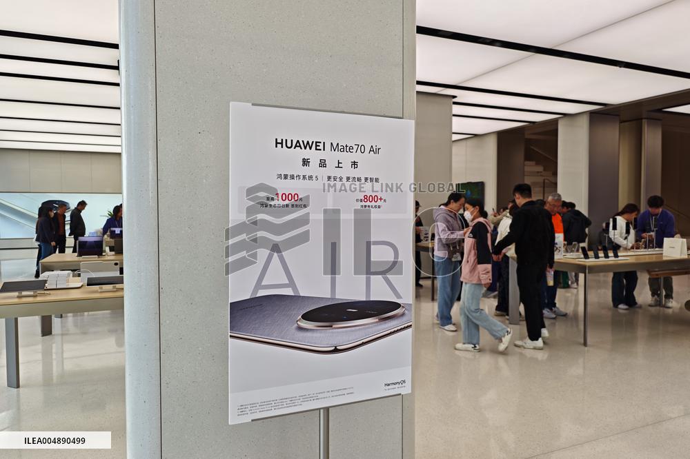 Huawei Mate 70 Air Phone