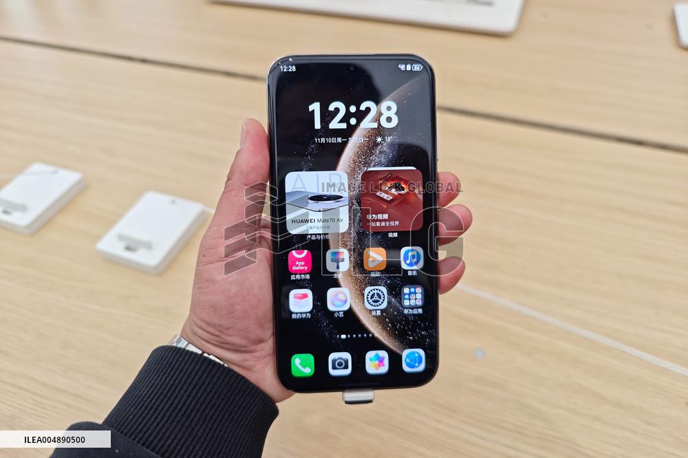 Huawei Mate 70 Air Phone