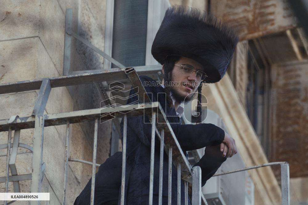 Settlers Storm Hebron Old City - Palestine