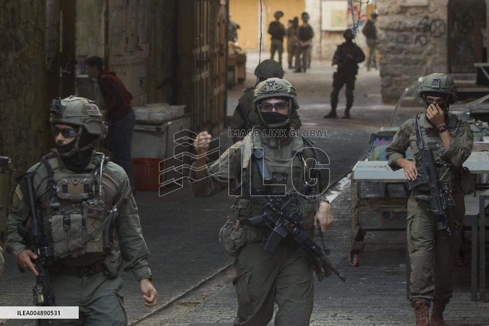Settlers Storm Hebron Old City - Palestine