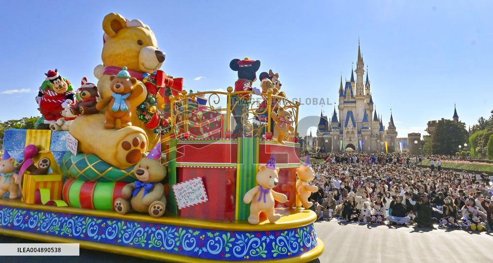 Christmas parade at Tokyo Disneyland