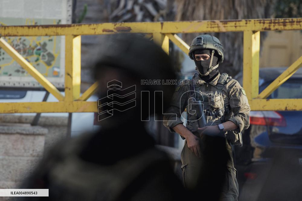 Settlers Storm Hebron Old City - Palestine