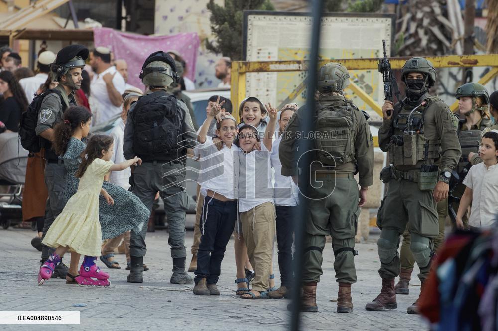 Settlers Storm Hebron Old City - Palestine