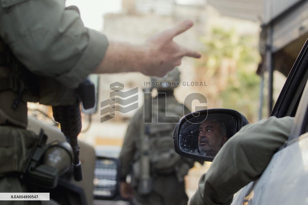 Settlers Storm Hebron Old City - Palestine