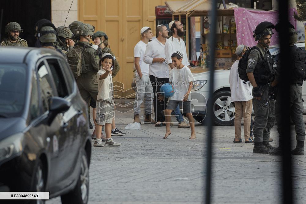 Settlers Storm Hebron Old City - Palestine