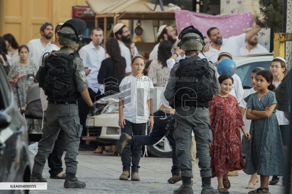 Settlers Storm Hebron Old City - Palestine