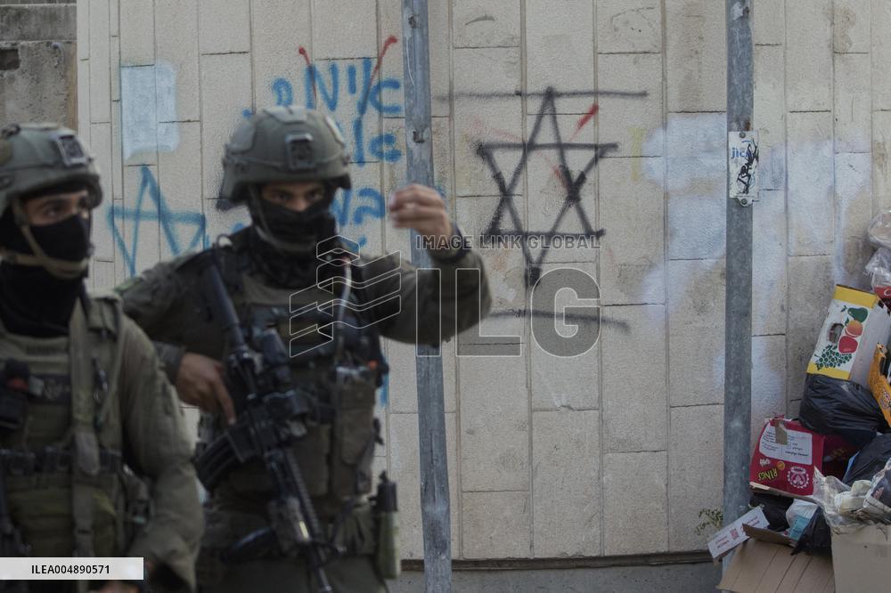 Settlers Storm Hebron Old City - Palestine