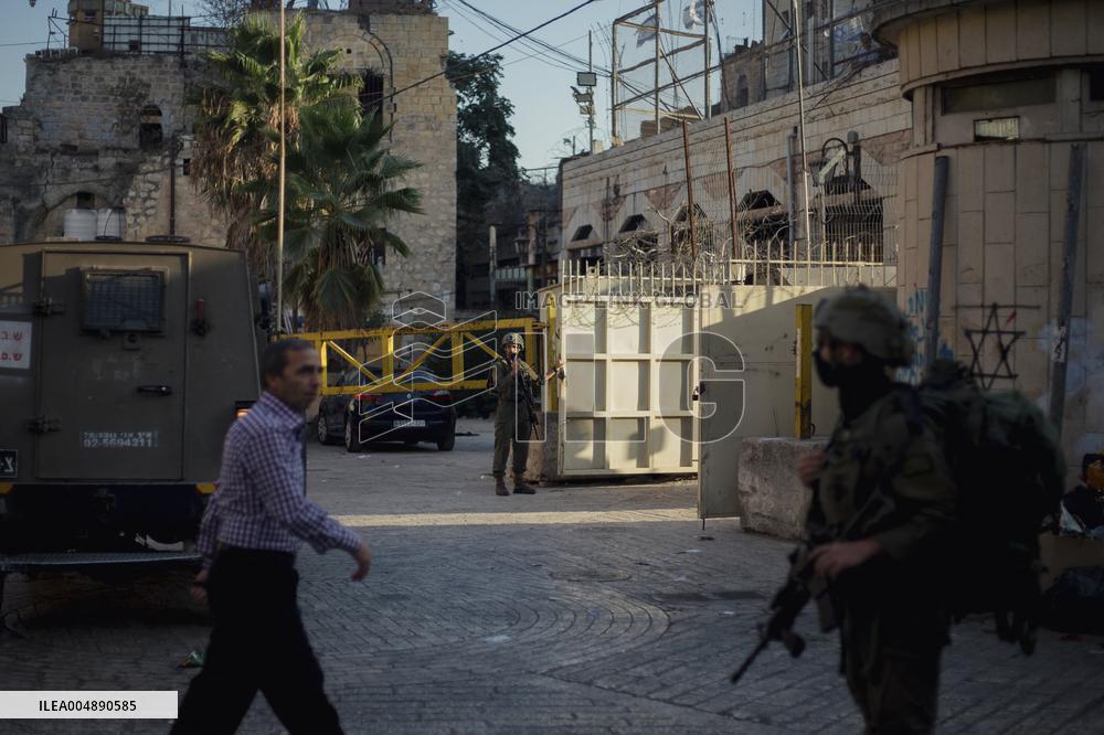 Settlers Storm Hebron Old City - Palestine