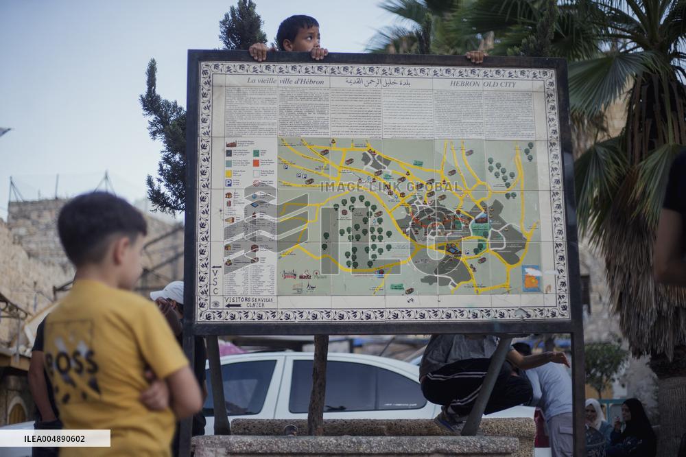 Settlers Storm Hebron Old City - Palestine