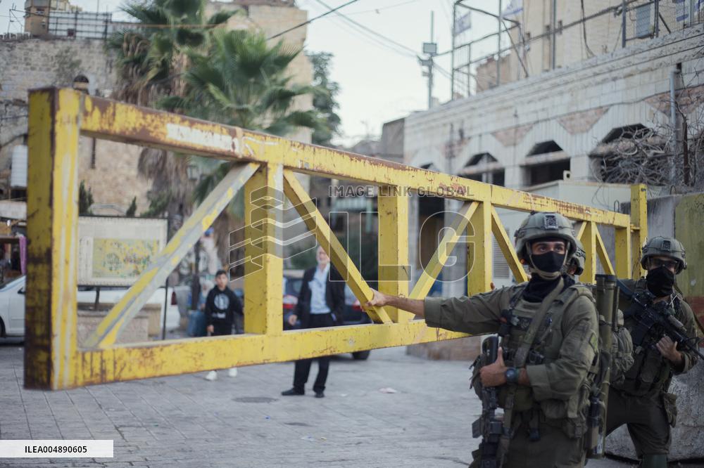 Settlers Storm Hebron Old City - Palestine