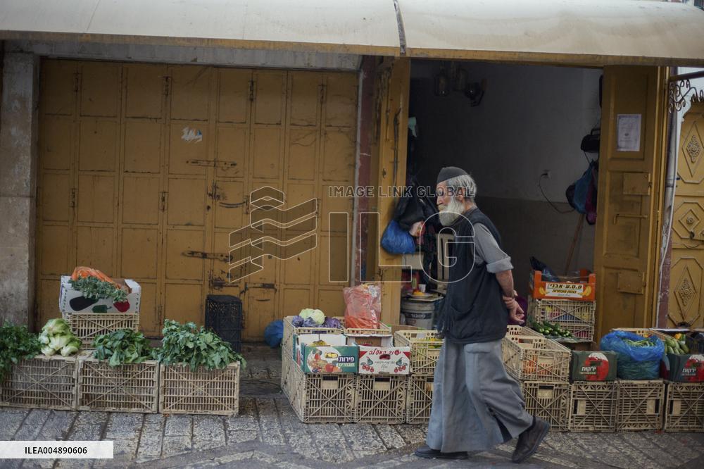 Settlers Storm Hebron Old City - Palestine