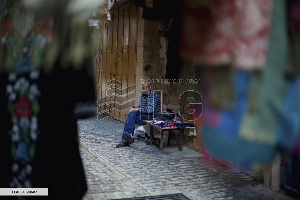 Settlers Storm Hebron Old City - Palestine